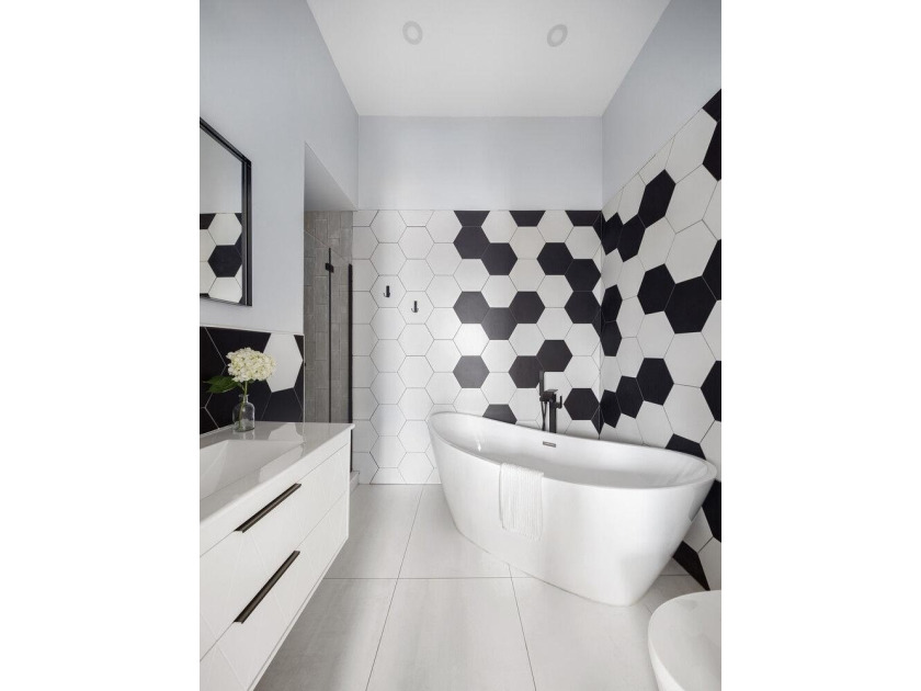 Welcome to this contemporary 19 x 50 ft Two-family townhouse - photo 13