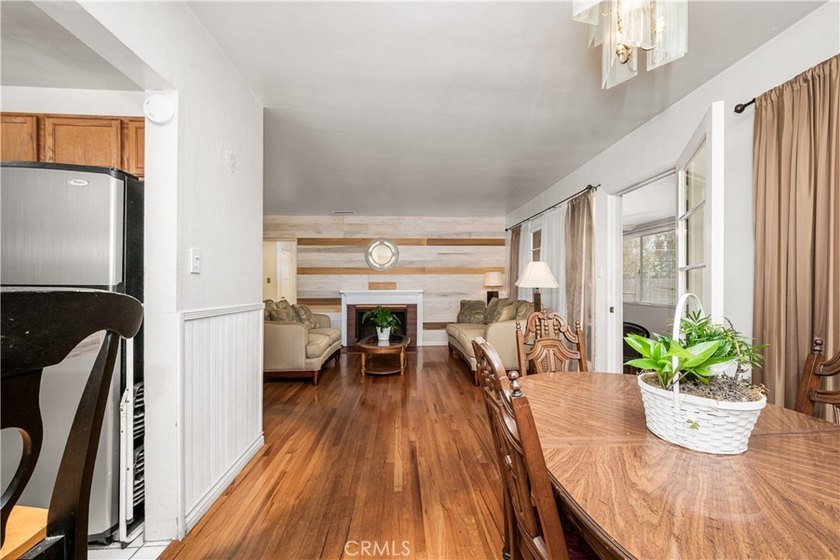Wonderful mid-century Plaza property situated on a very generous - photo 20