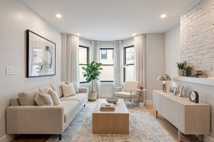 Welcome to this contemporary 19 x 50 ft Two-family townhouse - photo 23