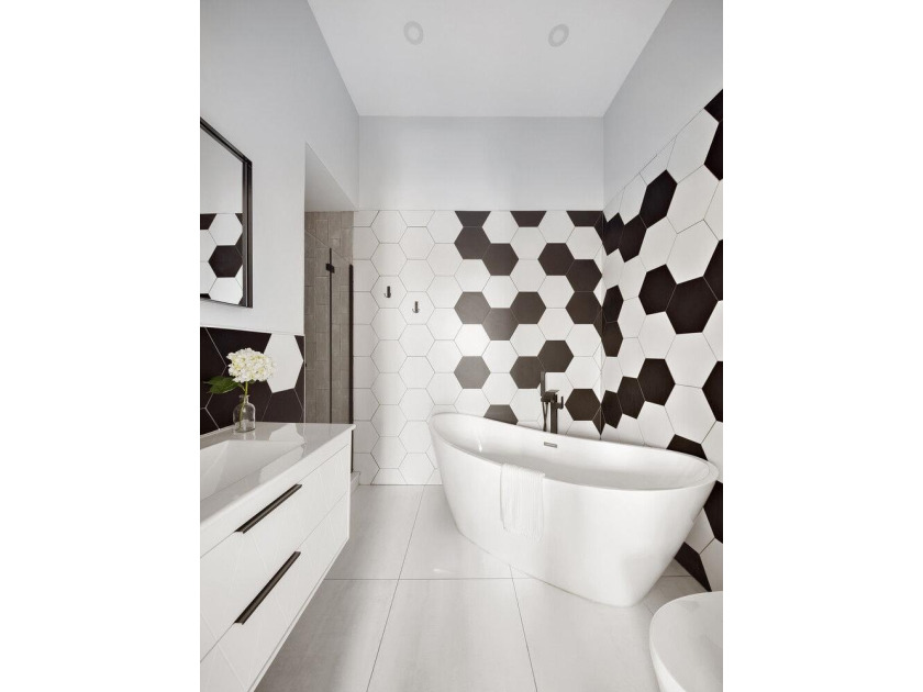 Welcome to this contemporary 19 x 50 ft Two-family townhouse - photo 28