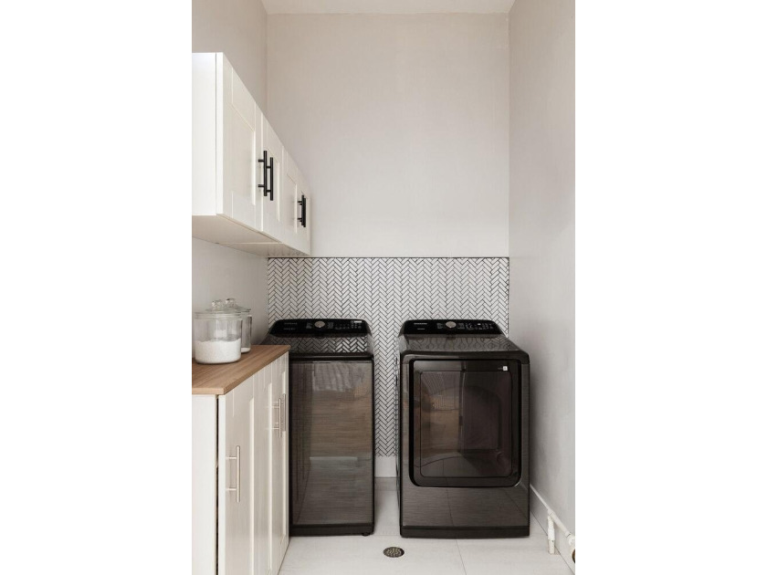 Welcome to this contemporary 19 x 50 ft Two-family townhouse - photo 35