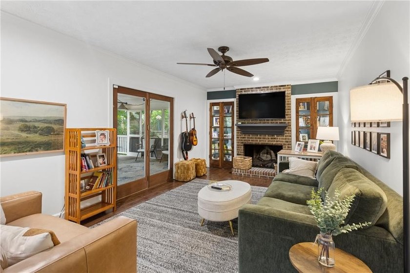 Experience luxury living in the highly sought-after Indian Hills - photo 4