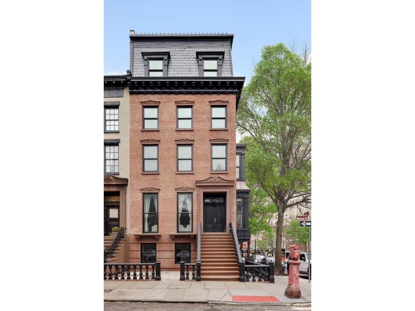 On storybook and historic Monroe Place in Brooklyn Heights - photo 30