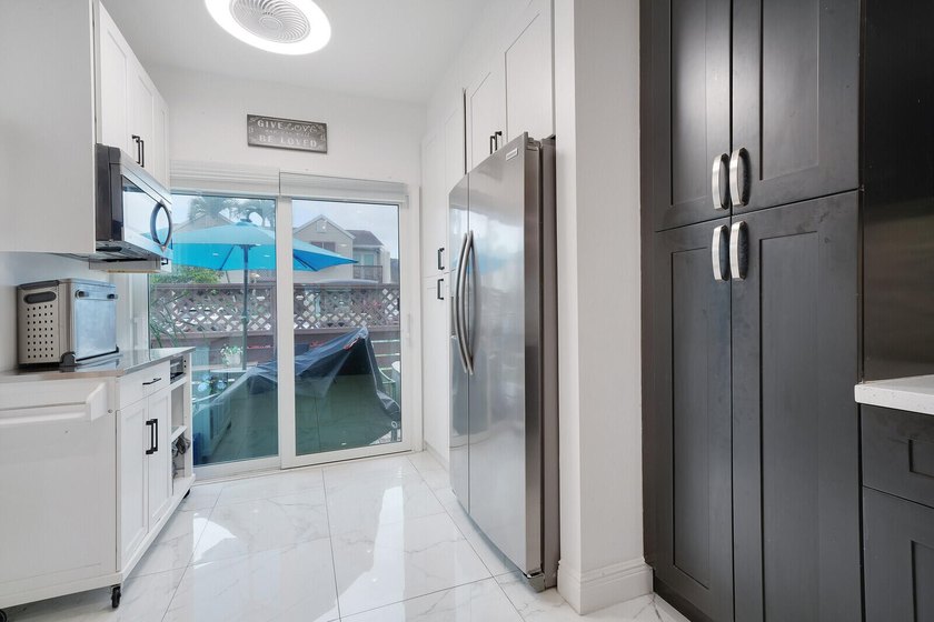 Welcome to this beautifully maintained two-story townhouse in - photo 14