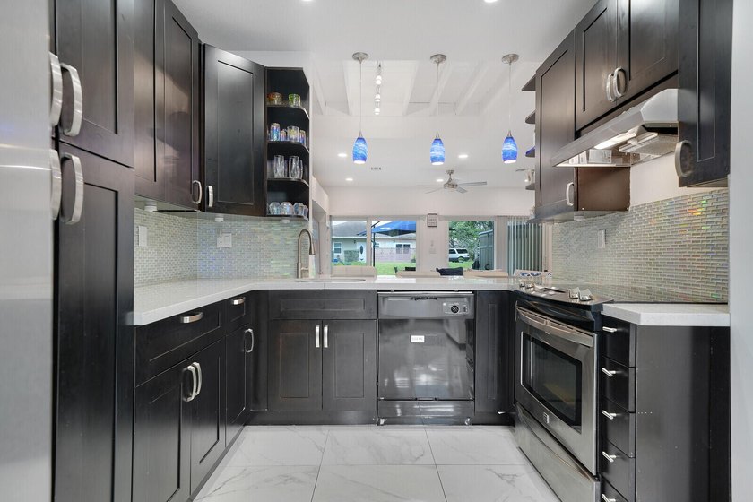 Welcome to this beautifully maintained two-story townhouse in - photo 16