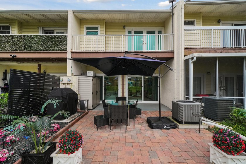 Welcome to this beautifully maintained two-story townhouse in - photo 33