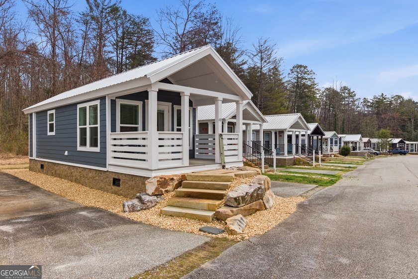 Simple living meets modern comfort in this Wayah model tiny home - photo 6