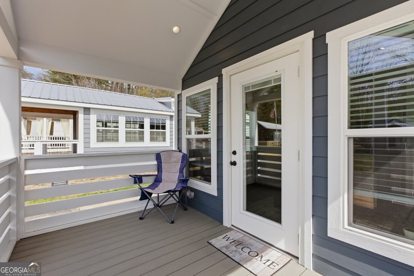 Simple living meets modern comfort in this Wayah model tiny home - photo 7
