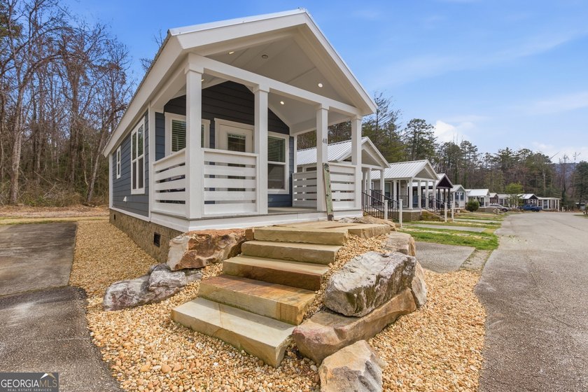Simple living meets modern comfort in this Wayah model tiny home - photo 8
