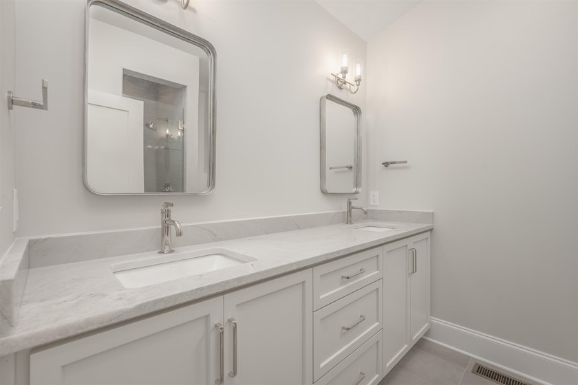 Unrivaled Panoramic Views: Brand-New Luxury Estate Overlooking - photo 37