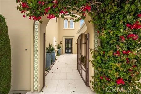 Welcome to a beautifully remodeled and fully furnished - photo 4