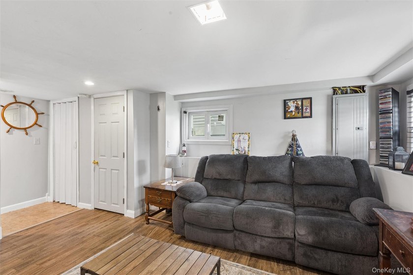 Welcome to this beautifully maintained 3 bedroom, 2 bathroom - photo 10