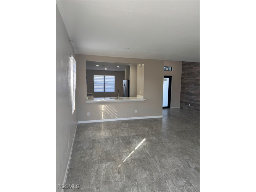 Welcome home to this lightly lived in 3 Bedroom, 2 Bathroom, 2 - photo 6