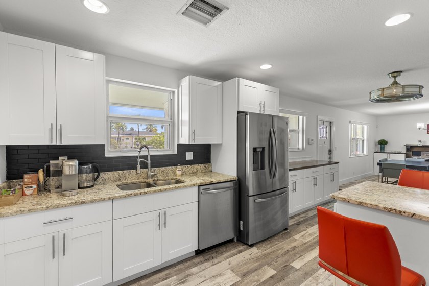 Fully renovated WPB pool home - gutted to the studs in 2017 - photo 3