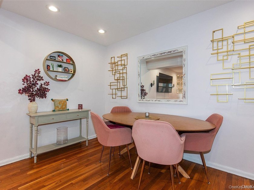 LARGE JR-4 CONVERTED TO A TRUE 2 BEDROOM! LOCATED IN THE HEART - photo 6