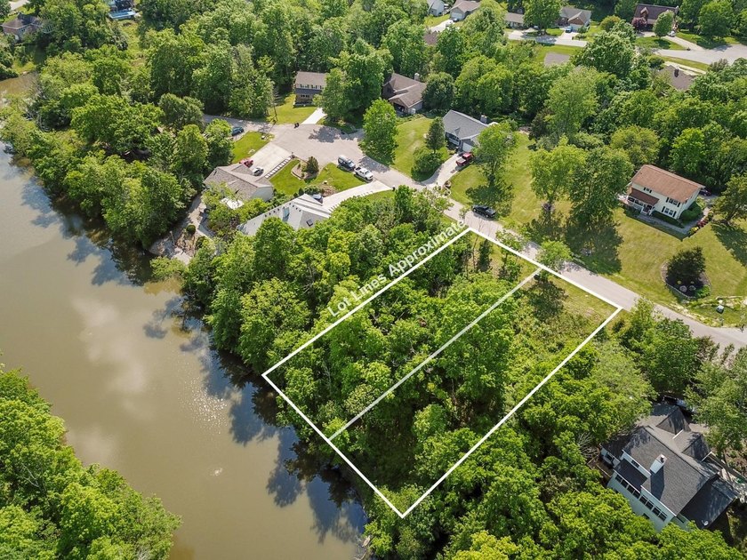 Dreaming of lakefront living without the hefty price tag? This - photo 2