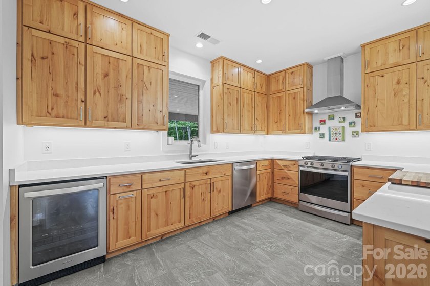 Mountain serenity meets modern comfort in this exceptional - photo 13