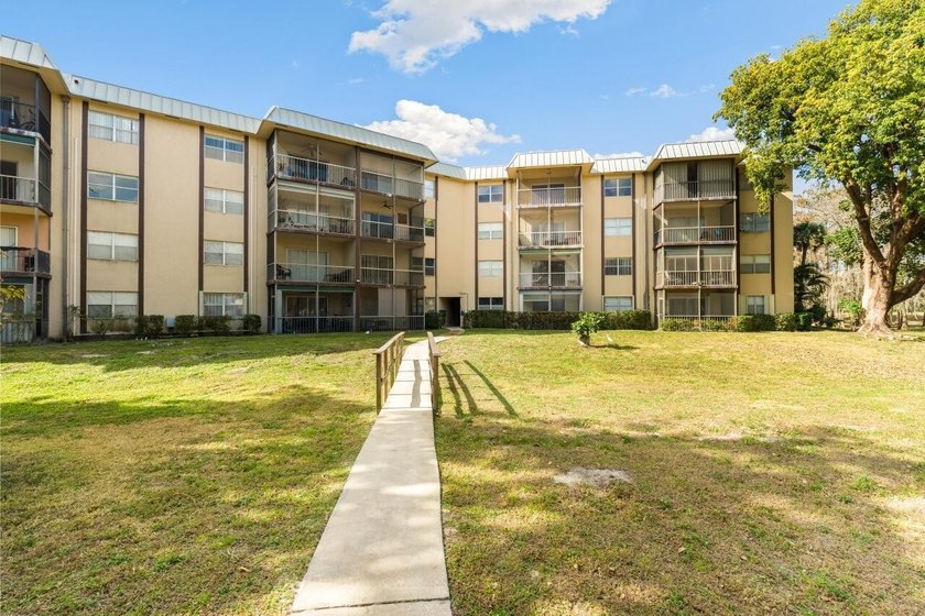 Bright 3/2 corner condo offering golf course living in Inverrary - photo 30