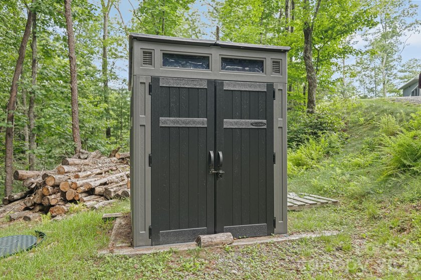 Mountain serenity meets modern comfort in this exceptional - photo 33
