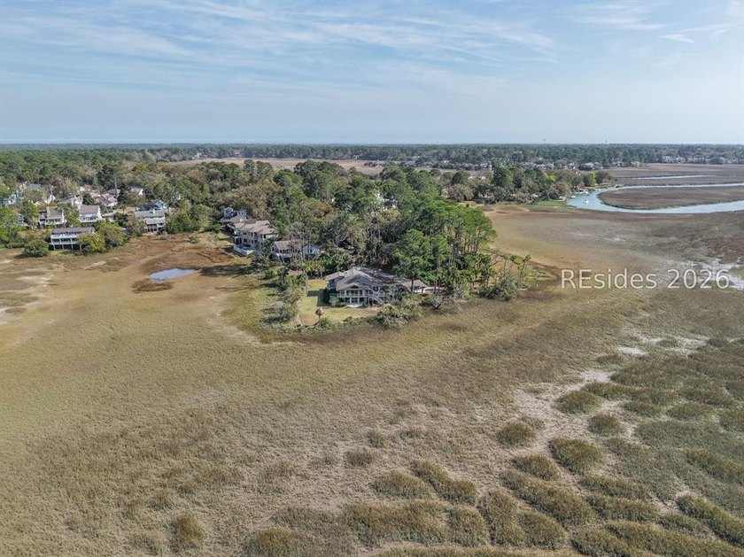 A Rare Point Comfort Peninsula Property. Tucked away on one of - photo 4