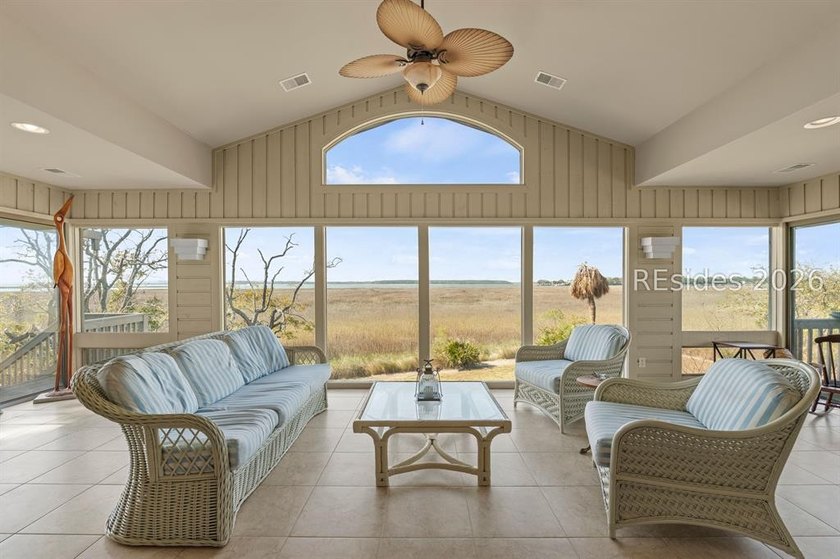 A Rare Point Comfort Peninsula Property. Tucked away on one of - photo 5