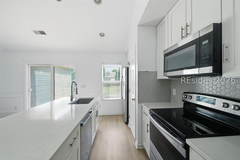 The Oakfield floorplan is a split floor plan, light, open, airy - photo 5