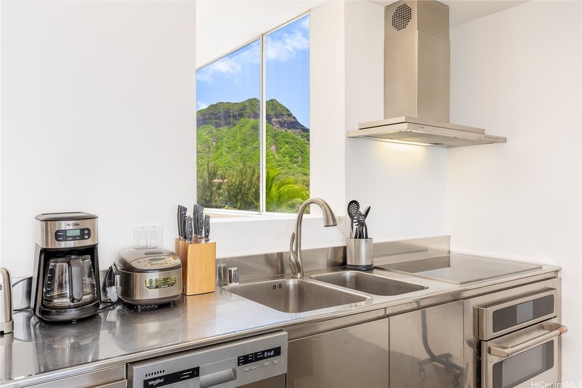 Rare opportunity to own a unique combined oceanfront residence - photo 12