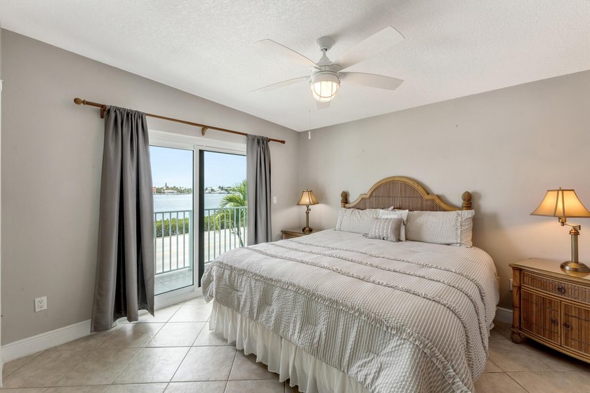 Nicely renovated 2BD/2BA waterfront half-duplex in Key Colony - photo 13