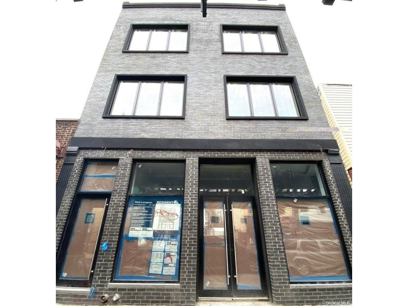 Introducing an exceptional three-story mixed-use building - photo 3