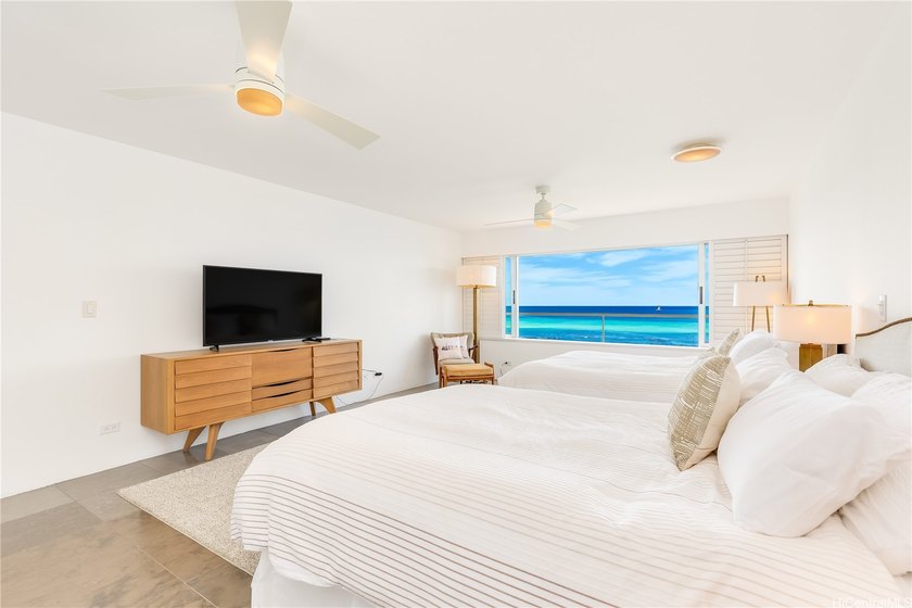 Rare opportunity to own a unique combined oceanfront residence - photo 16