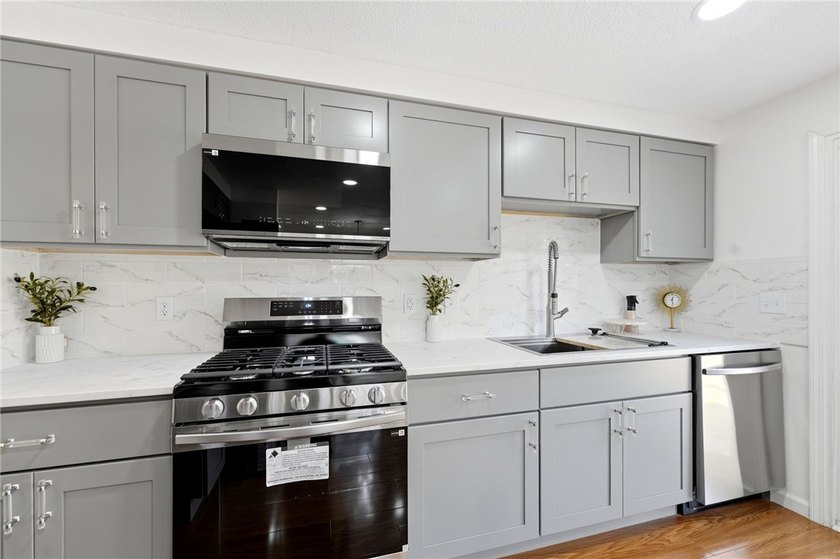 Welcome to 330 Wimbledon Court in West Seneca-a fully renovated - photo 18