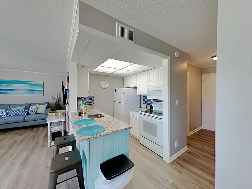 Renovated 1-bedroom condo in a peaceful setting with mature - photo 8