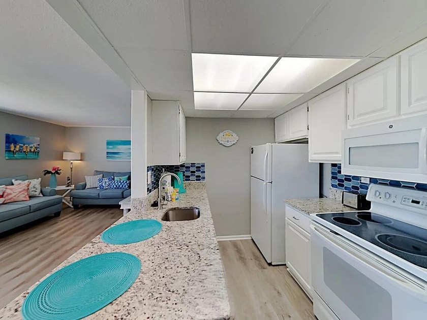 Renovated 1-bedroom condo in a peaceful setting with mature - photo 9