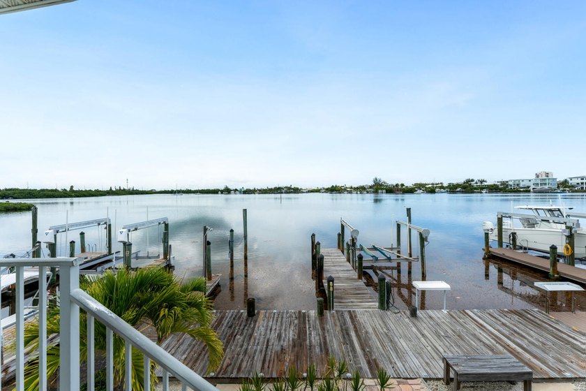 Nicely renovated 2BD/2BA waterfront half-duplex in Key Colony - photo 20
