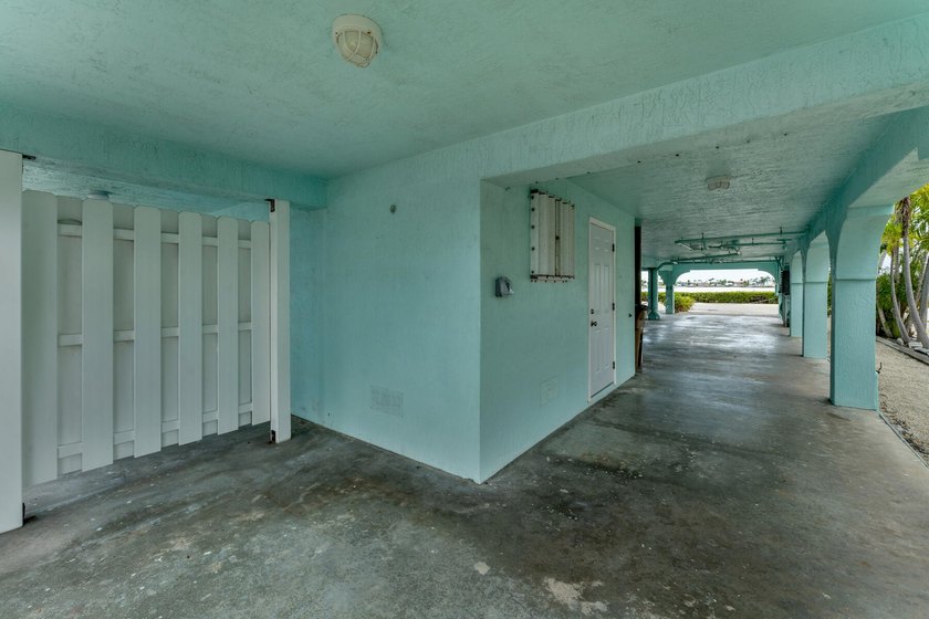 Nicely renovated 2BD/2BA waterfront half-duplex in Key Colony - photo 21