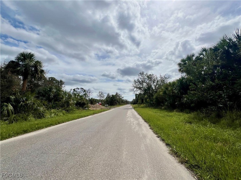 Beautiful lot with a wide canal with a northeastern front view - photo 3
