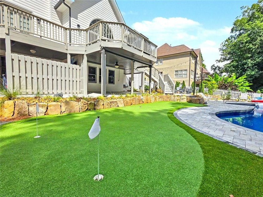 Perfectly positioned on the tee box of the 17th hole in highly - photo 44