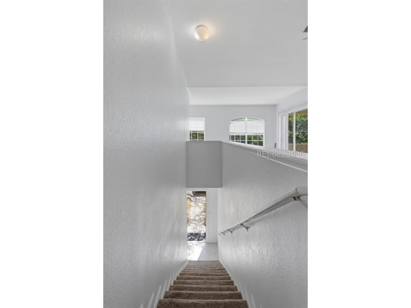 Beautifully updated remodeled second floor Villa. 2 bedrooms, 2 - photo 7