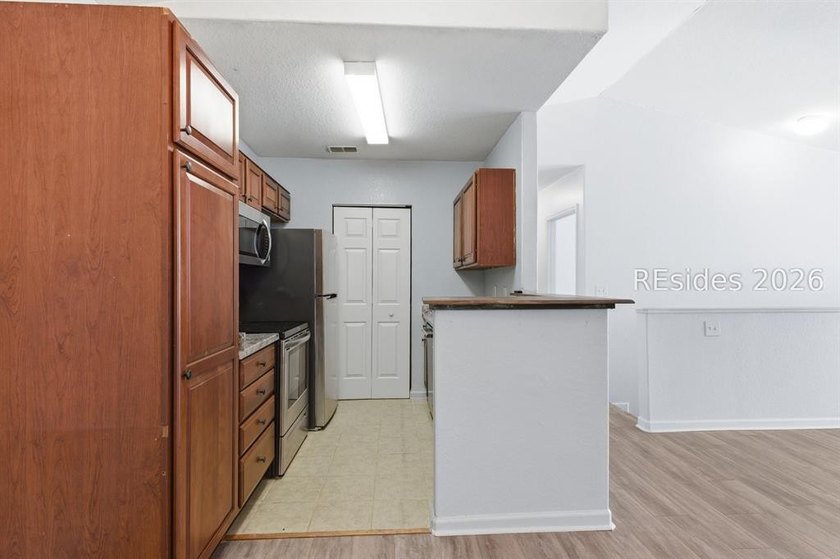 Beautifully updated remodeled second floor Villa. 2 bedrooms, 2 - photo 8