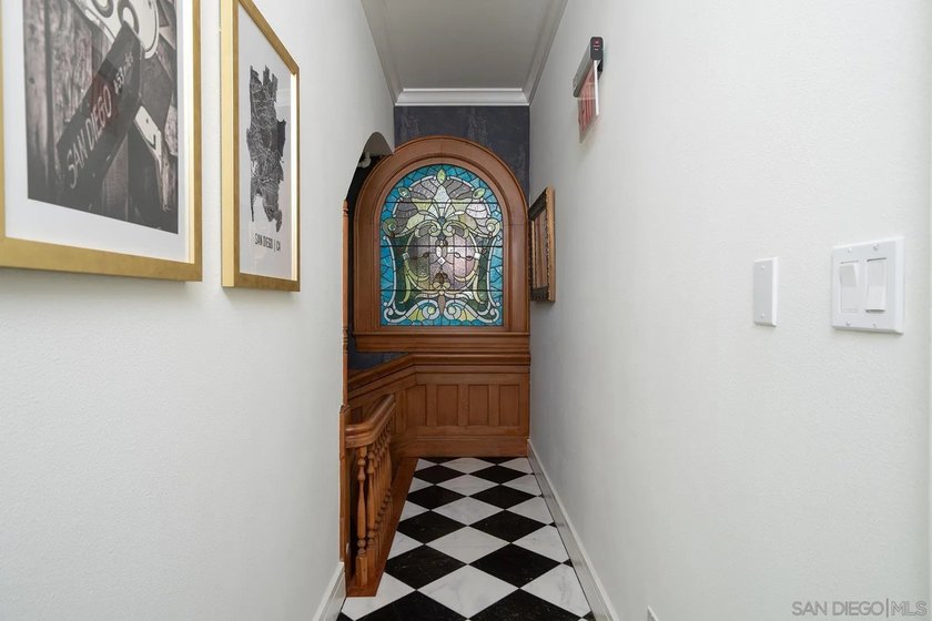 Positioned at the prestigious intersection of Bankers Hill - photo 10