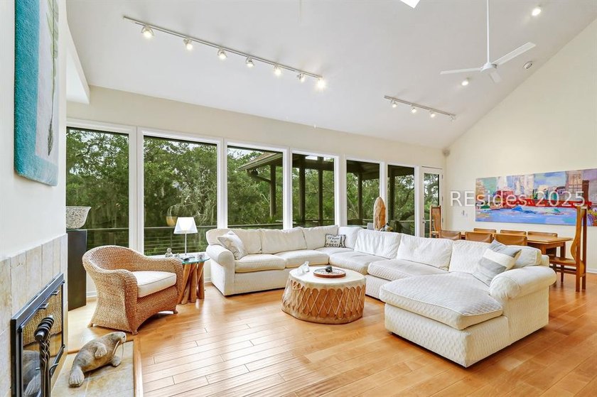 This sophisticated Marsh Island turn-key home offers a perfect - photo 15