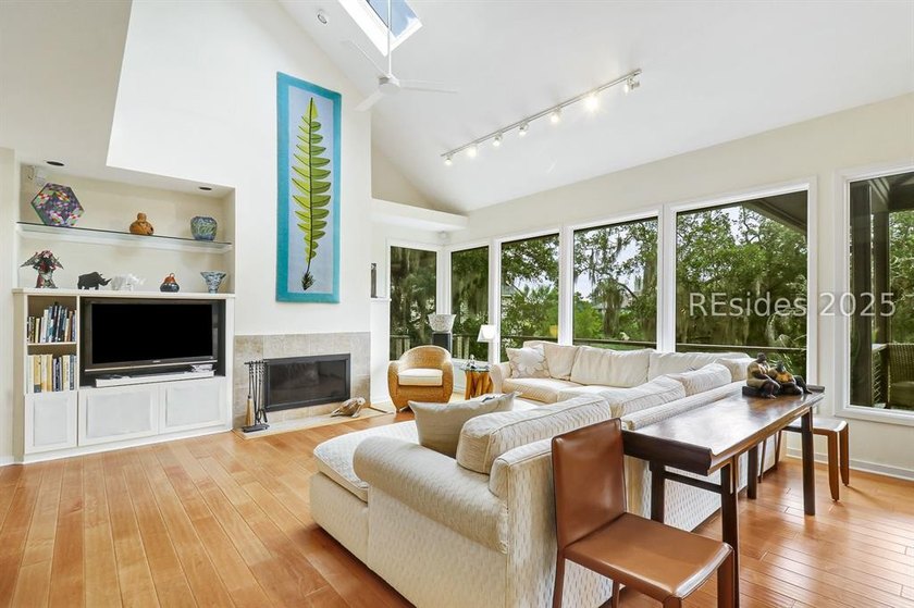 This sophisticated Marsh Island turn-key home offers a perfect - photo 17