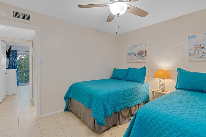 Welcome to coastal living in beautiful Rockport, Texas! This - photo 17