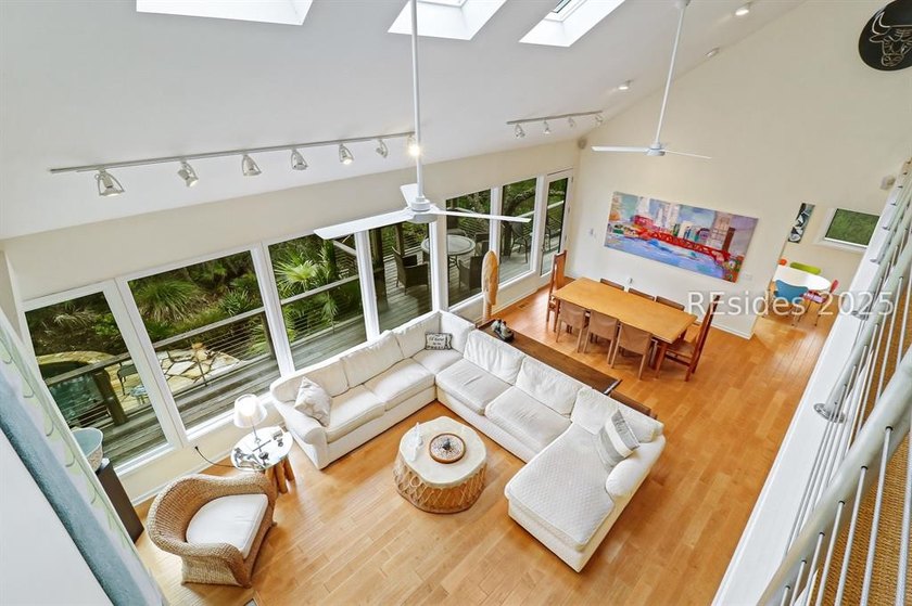 This sophisticated Marsh Island turn-key home offers a perfect - photo 21