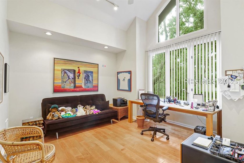 This sophisticated Marsh Island turn-key home offers a perfect - photo 23