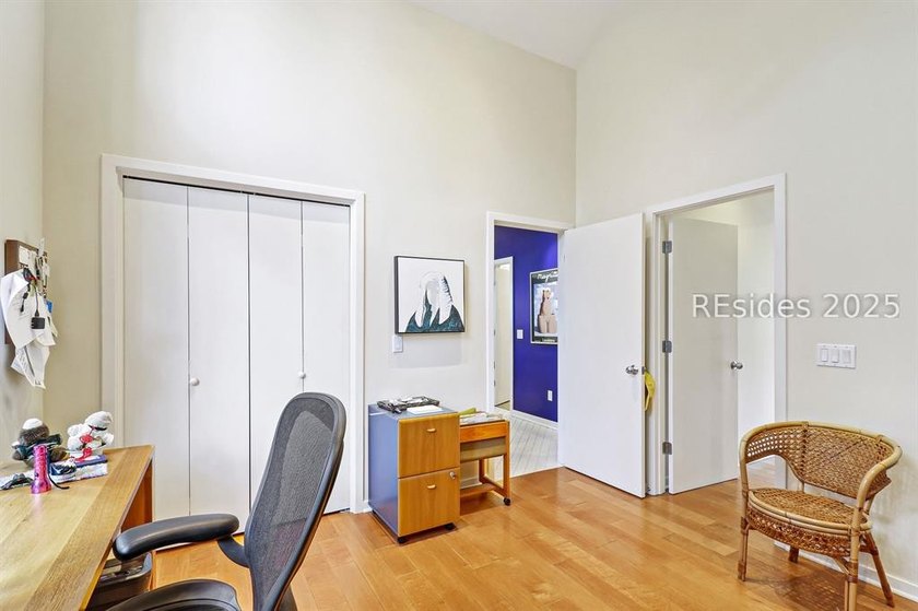 This sophisticated Marsh Island turn-key home offers a perfect - photo 24