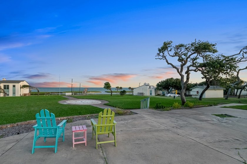 Welcome to coastal living in beautiful Rockport, Texas! This - photo 31
