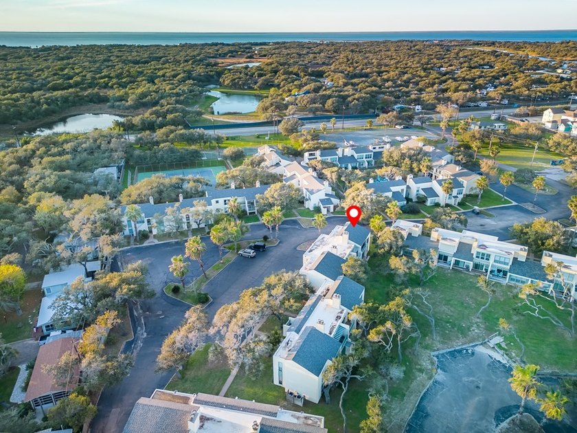 Welcome to coastal living in beautiful Rockport, Texas! This - photo 33