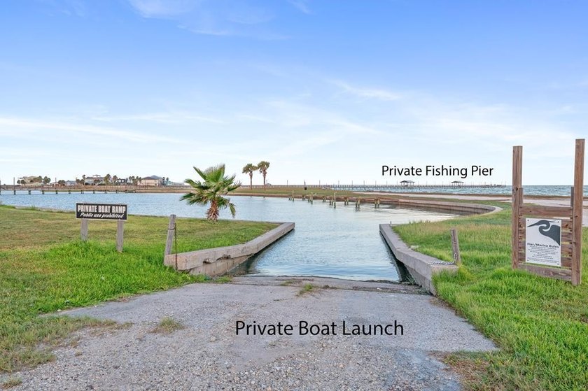 Welcome to coastal living in beautiful Rockport, Texas! This - photo 44