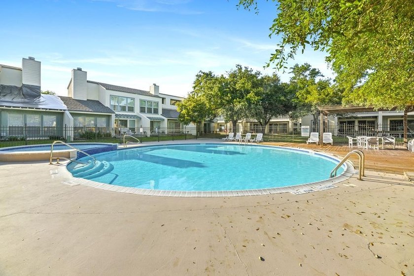 Welcome to coastal living in beautiful Rockport, Texas! This - photo 46
